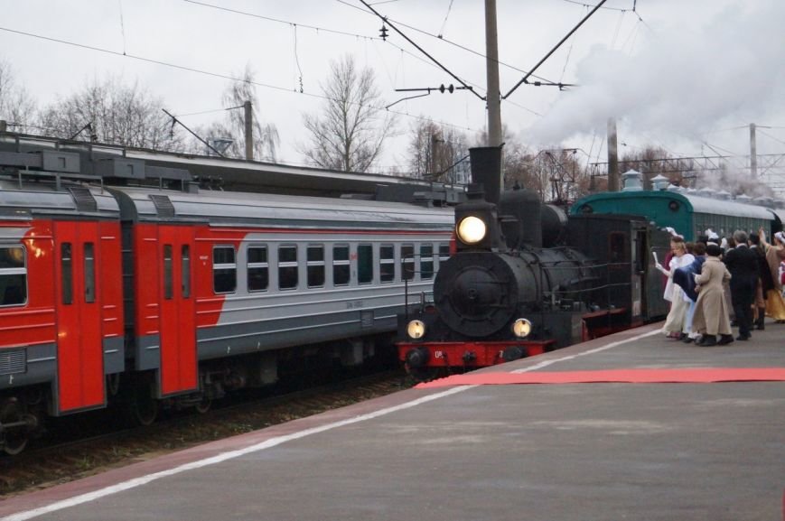 Олимпийский огонь прибыл в город Павловск на ретро-поезде