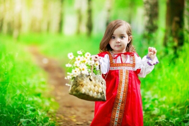 Сын краса. Русские народные костюмы для детей. Девушка в русском сарафане. Фотосессии в народном стиле на природе. Русско народные костюмы для детей.