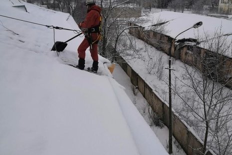 Минувшая неделя выдалась снежной и принесла немало хлопот сотрудникам коммунальных служб
