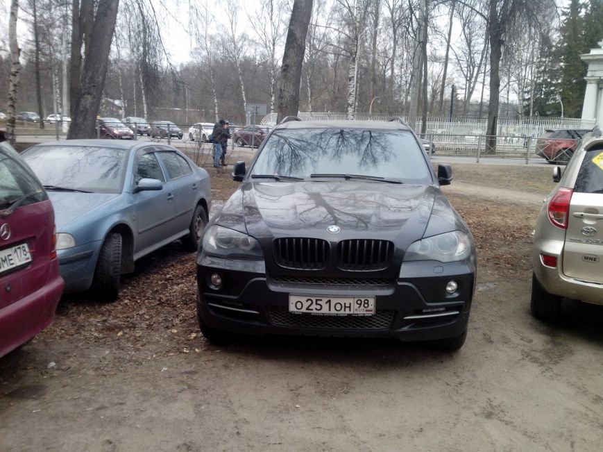 нарушения ПДД при парковке в городе Павловск