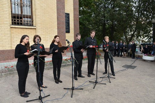 Жители почтили память жертв оккупации города Пушкин (фото) - фото 3