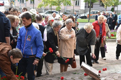 Жители почтили память жертв оккупации города Пушкин (фото) - фото 5
