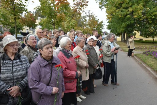 Жители почтили память жертв оккупации города Пушкин (фото) - фото 2