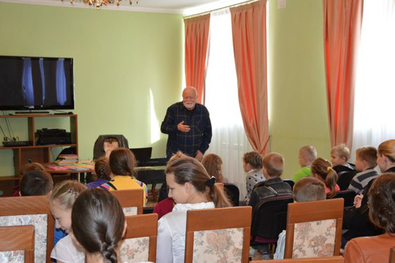 Дети Пушкинского района познакомились с настоящим писателем (фото) - фото 2