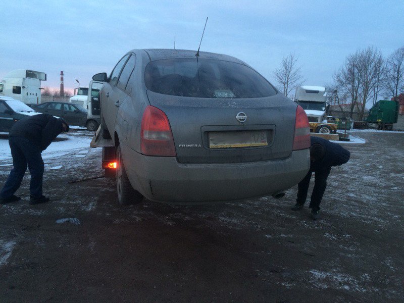 Эвакуатор едва не «потерял» автомобиль в городе Пушкине (фото) - фото 1