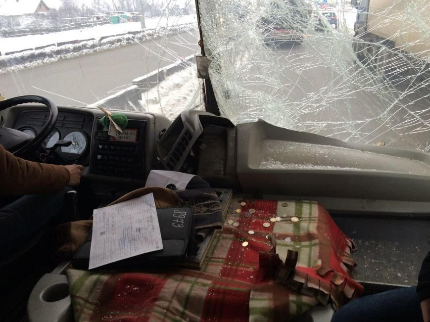 Муршрутка врезалась в грузовик на Московском шоссе, есть пострадавшие (фото) - фото 1