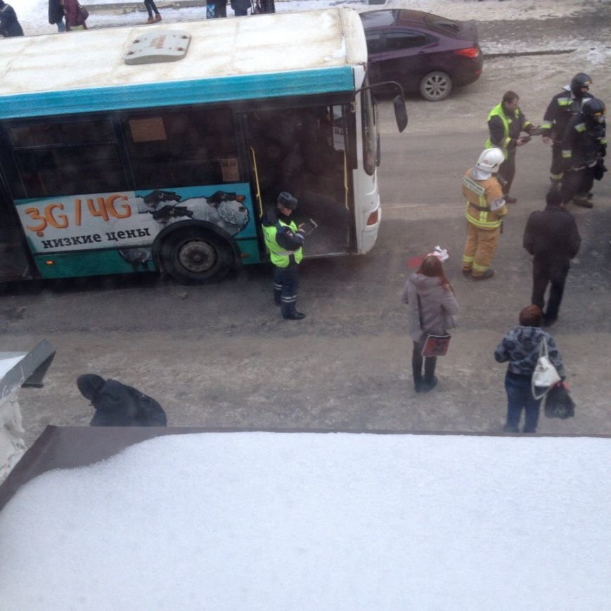 В Пушкине пожилая женщина попала под колеса автобуса (фото) - фото 1