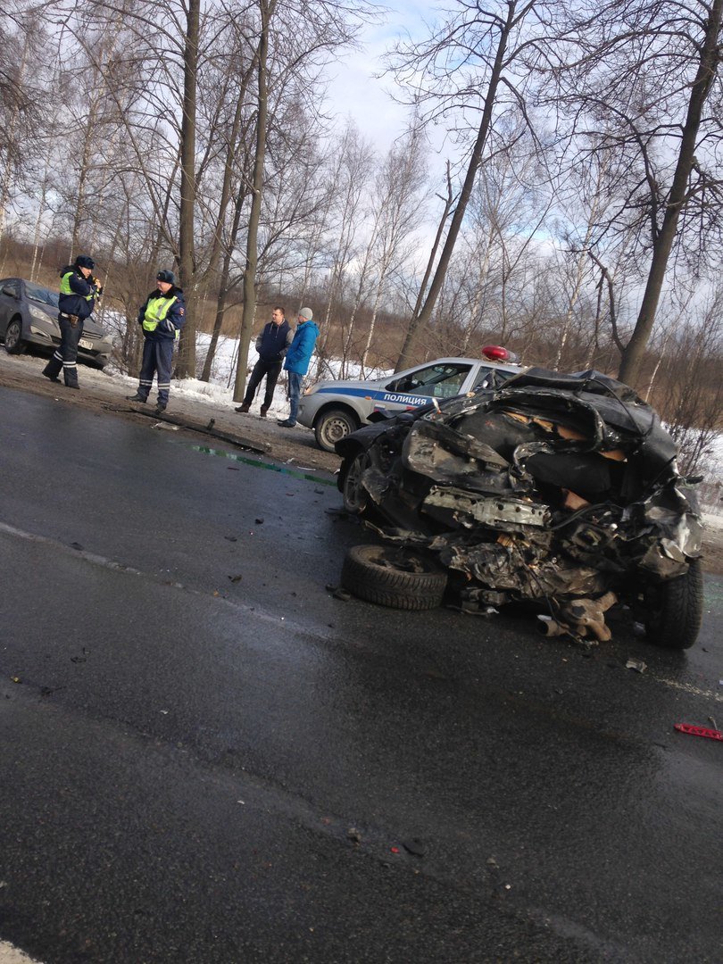 ДТП с жертвами на Московском шоссе: столкнулись две легковушки, грузовик и маршрутка (фото) - фото 1