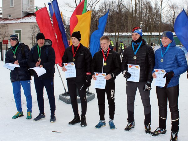 Почти 200 человек приняли участие в лыжных гонках и командном спринте в городе Пушкине (фото) - фото 1