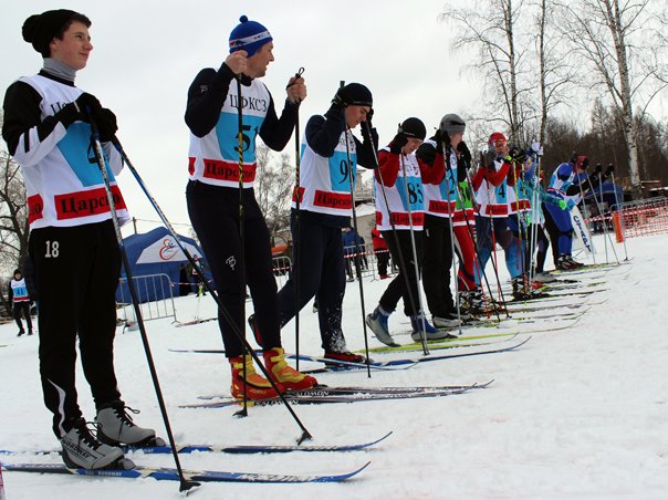 Почти 200 человек приняли участие в лыжных гонках и командном спринте в городе Пушкине (фото) - фото 1