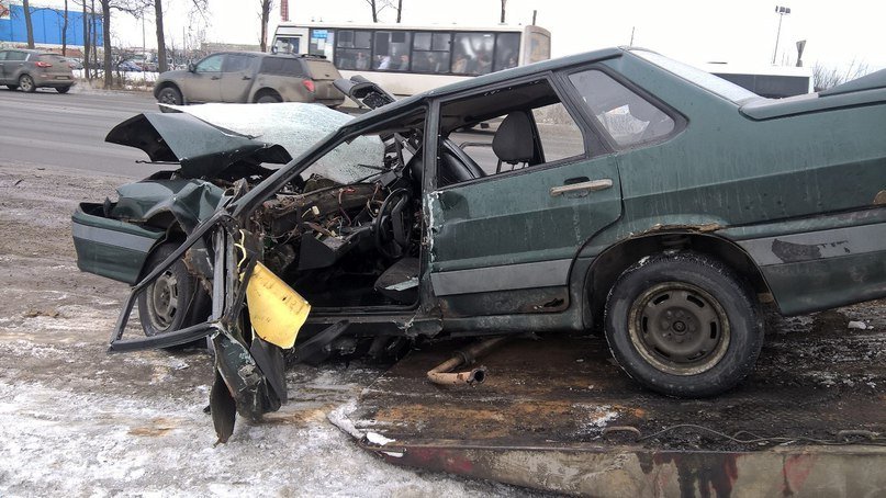 Серьезное ДТП произошло в Шушарах: машины столкнулись лоб в лоб (фото) - фото 1