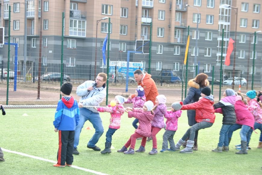 Жители поселка Шушары встретились на веселом соревновании «Наш спортивный двор», фото-1