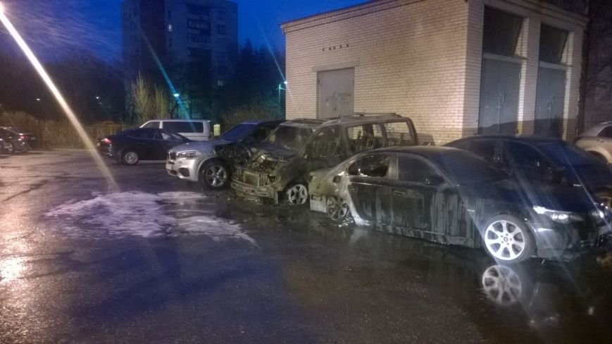 Ночью в Пушкине сгорели пять иномарок (фото) - фото 1