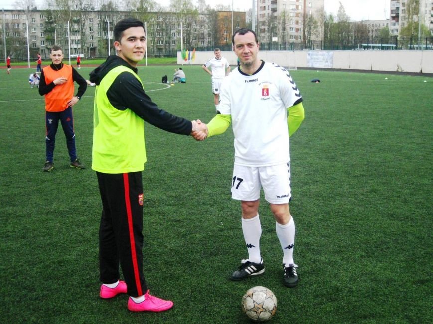 Профессионалы и любители из Царского Села сыграли в футбол против наркомании, фото-1
